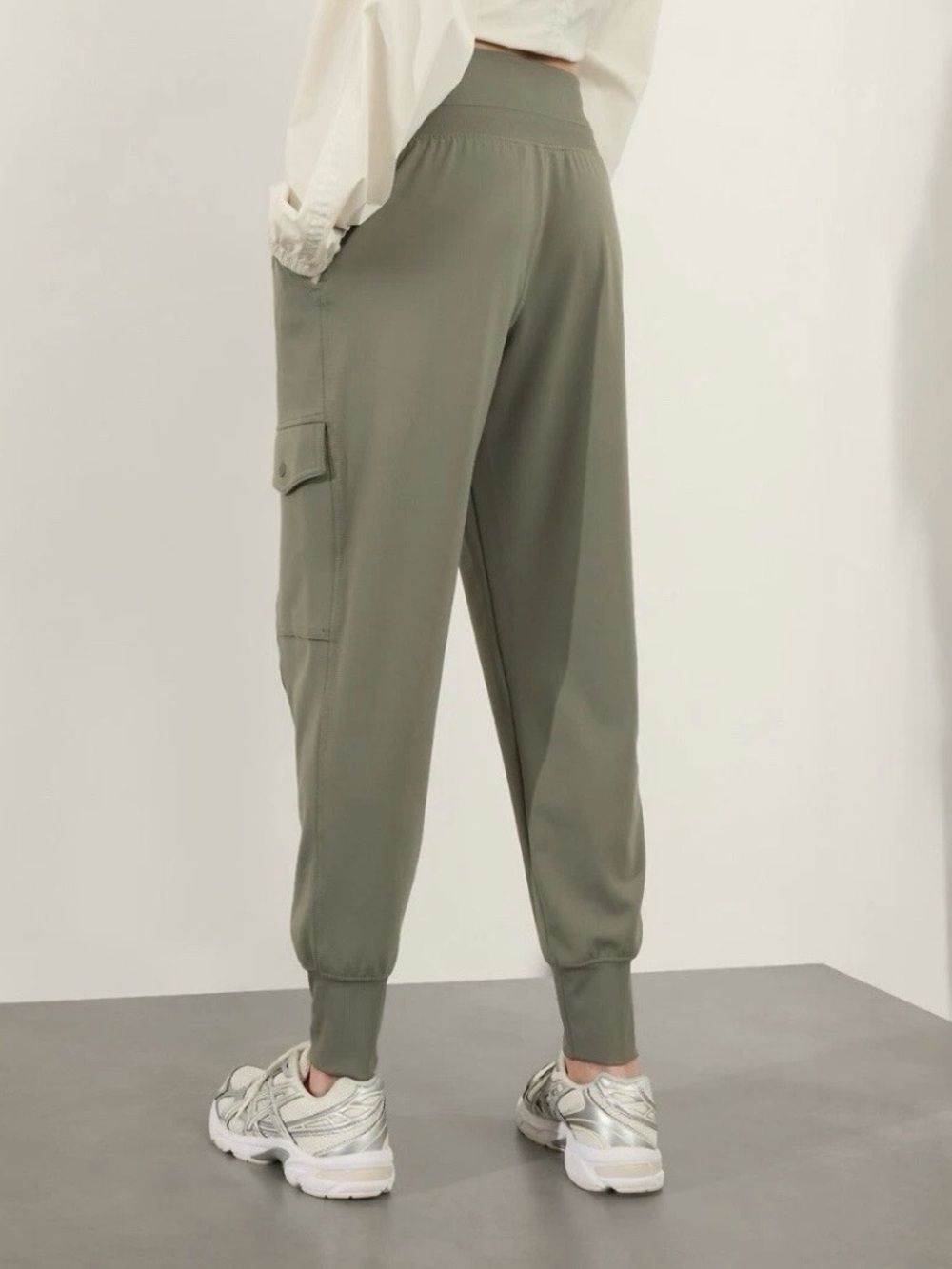 Athleta Venice High Rise Cargo Jogger Sz M Moss Sculptek Light All-way Stretch - Picture 8 of 13